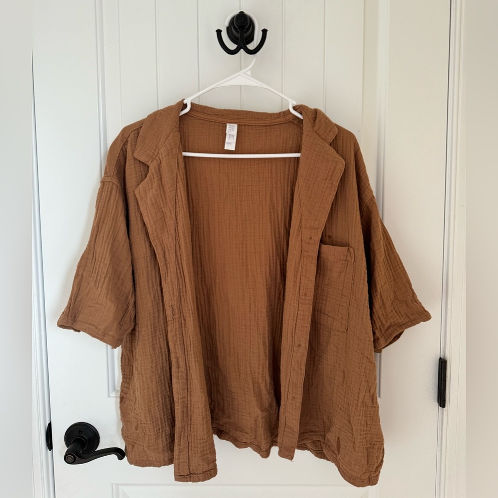 stars above button up tee
